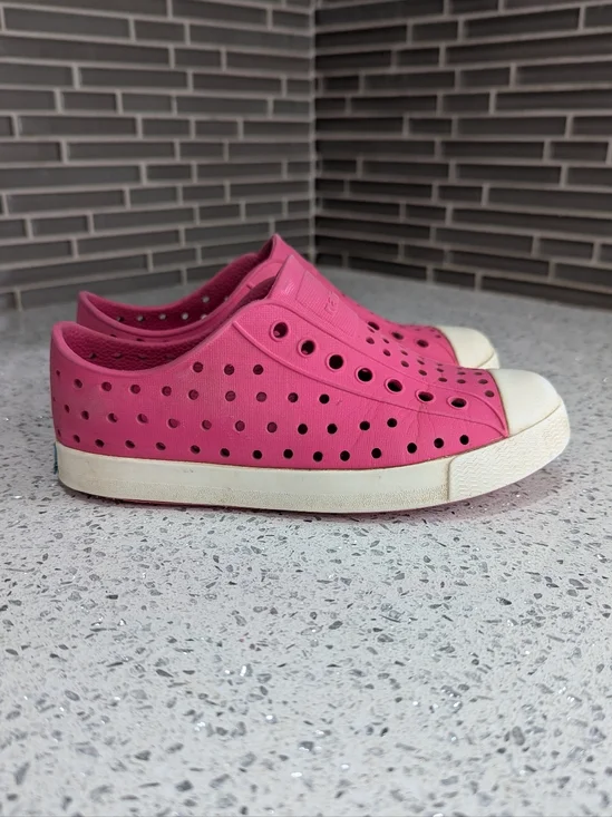 Native Shoes Pink Jefferson Water Sneaker Sandal Spring Summer Girls Kids Sz 11 - Picture 5 of 10